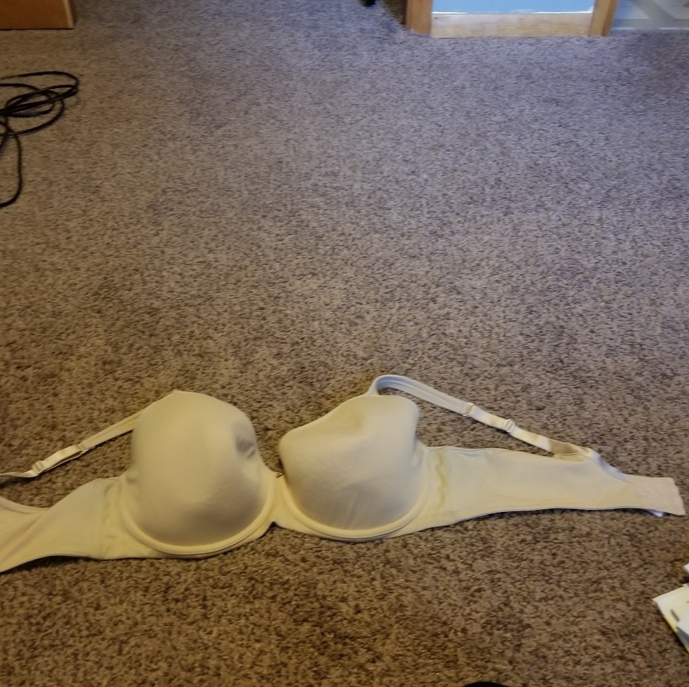 42E Essential Bodywear Bra